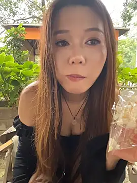 Mia999 - 户外和闺蜜互舔奶头