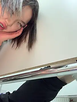 CreamPuff- - Suck finger+play with my lips in mans WC