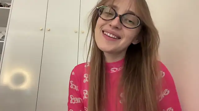 EarlenePedrogo - Tease you with my hard nipples