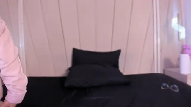 Aurora_Dalton__ - rub a dildo on pussy + control 2 min