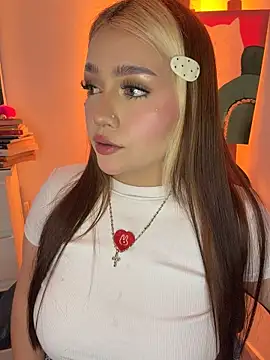 Daniela_ruizz - plug in ass