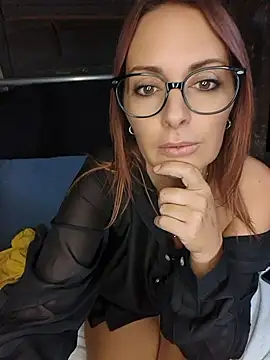 Jade_Emeraud - Je me doigte fort la chatte