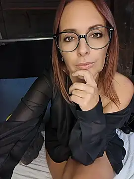 Jade_Emeraud - Je me doigte fort la chatte