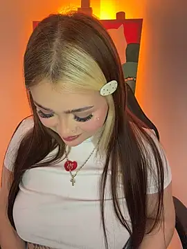 Daniela_ruizz - plug in ass