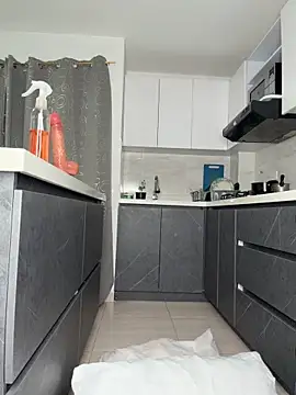 Roxana_gomezz - SHOW DE PEPINO ANAL EN LA COSINA🥒🥵🥵