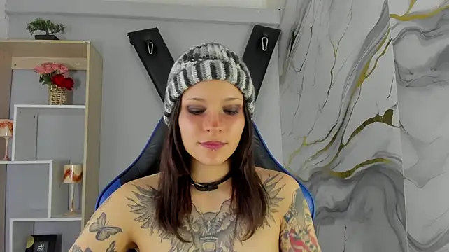 AnnyThompson_ - plug on ass +oil on sexy body