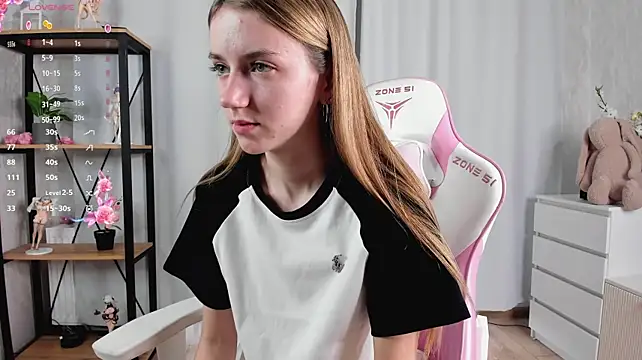 NellieEinspahr - Put my hand in my panties and rub my pus
