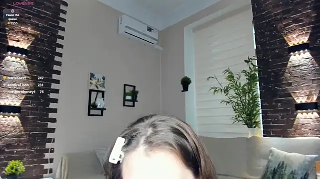IselaSchunk - Water runs down my body into my panties