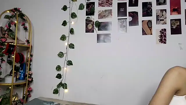 Dasydoll - pussy show closeup