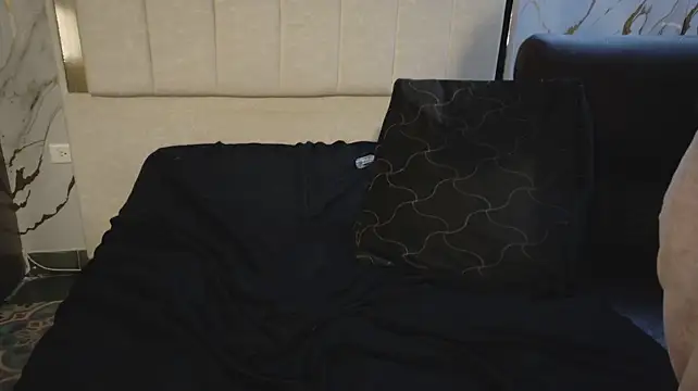 Alanis_22 - spank ass x 15