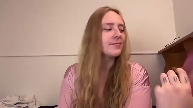 Pattyworld69 - finger myself - LT picks which hole