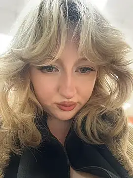 RonnieKiss - Completely naked