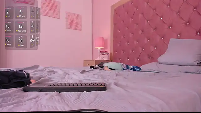 AntoniaPawg - DOGGY & LICK HAND FOR SPANKS🎃