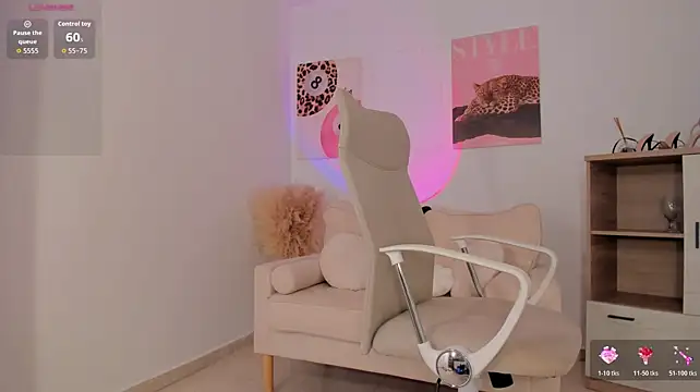 Sussan_Monroe - sucking fingers sensually😏