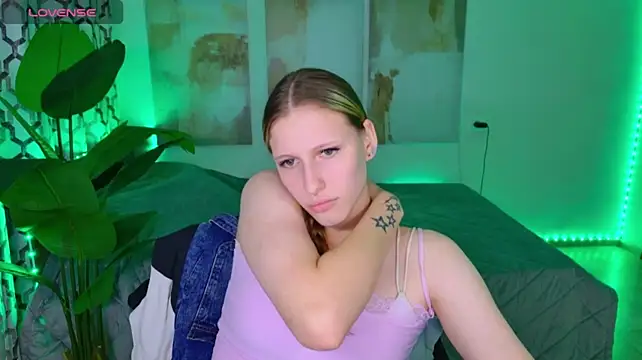 MiaCream's Live XXX Chat