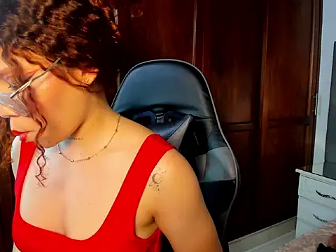 RED_VIOLETH - finger in my pussy