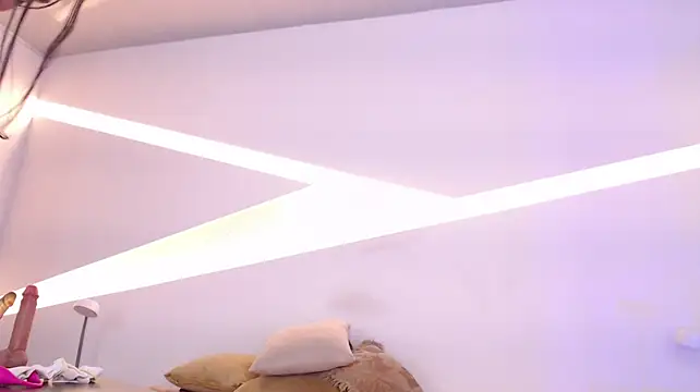Kendallx0_ - Rub my clit