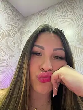 Sexyyykloee - tits out + very sloppy deep throat