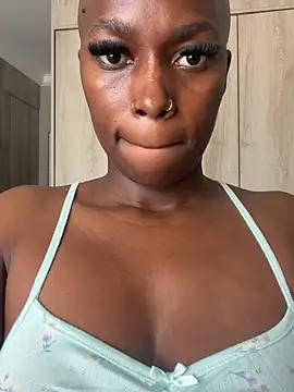 Miss_LaToYa - Naked workout session 😈