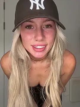 SexySaraxxoo - NAKED 5 MIN🤍