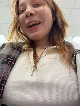 SlavicCandy - flash pussy in public mall