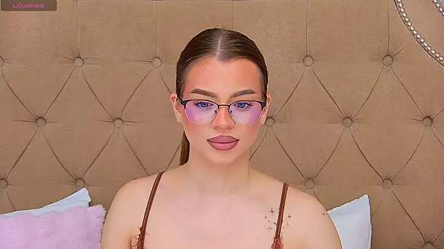 YasminnDoll - kiss me all over