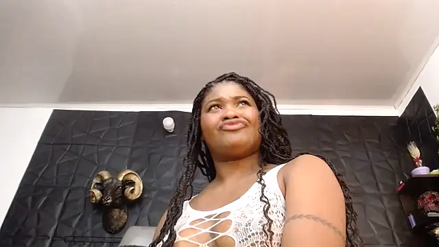 Hanna_Fox_69 - fingers ass