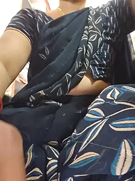 Indianhotwife639 - Two fingers in pussy