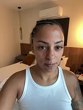 SweetPetiteNoir - Play with my Pussy in Water😈