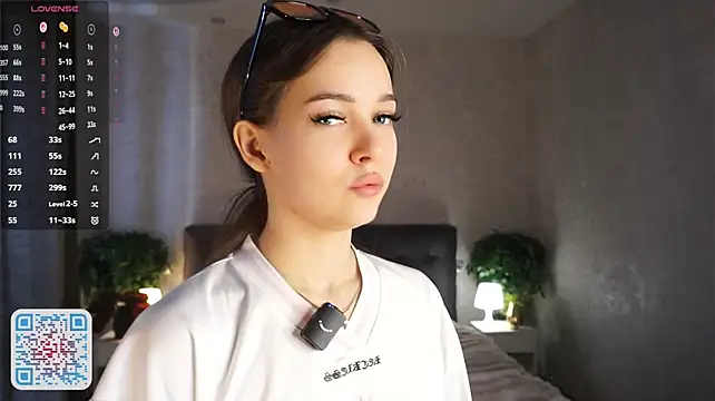PearleKalmen - squeeze my sweet tits 💖