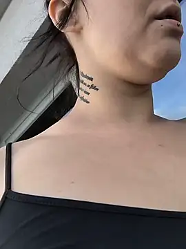 AmberLayla - Finger pussy outside
