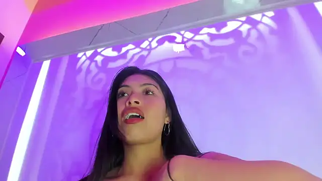 Chloe_Martini - pussy open