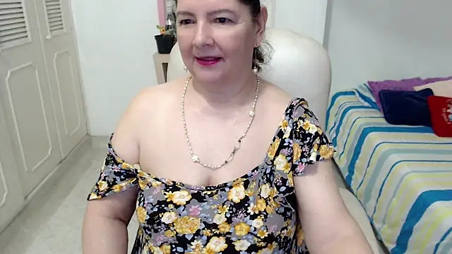 Leonela_69 - mommy is horny come play with me