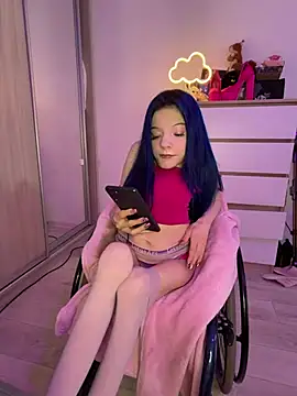 MiniSophiaa - Show ass/doggy 5min