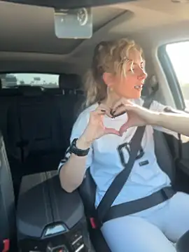 Crazy-Rosa - Hi guys 💋play with my pussy public 💋