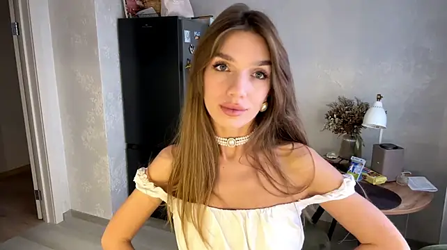 TrishIsaac - I'll send you a sexy photo in messages👄