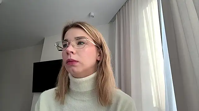 PickmeGirl - Blow a kiss close to cam😘