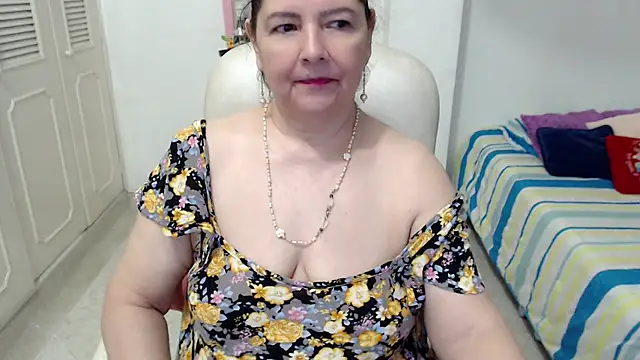 Leonela_69 - mommy is horny come play with me