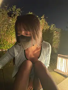 Xiao-Lin - 户外公园park脱内衣漏奶1分钟