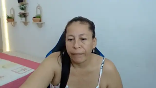 Mature_martina - ride dilldo