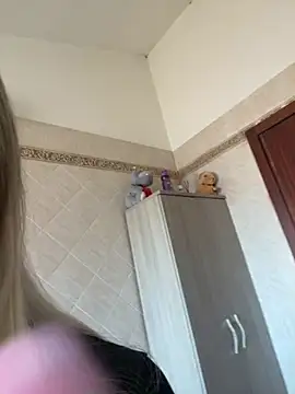 Karonte12345 - Mi sputo sulle tette e massaggio