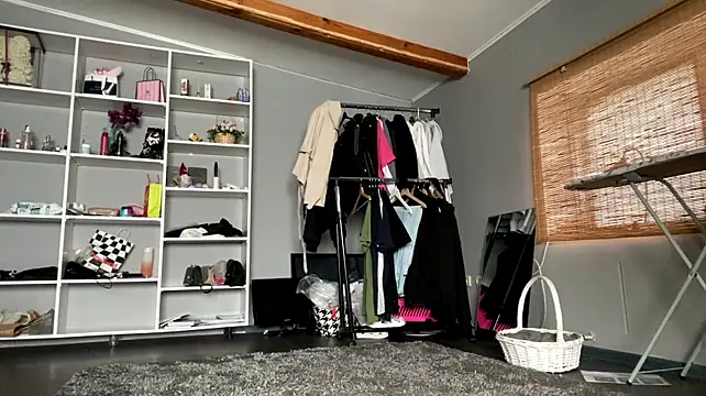 Simmisweet - play with boobs