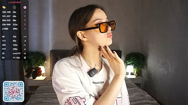 PearleKalmen - Are you want taking off my t-shirt ?❤️