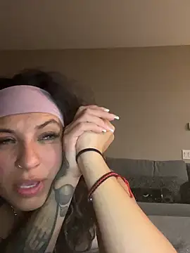Chicagobabe312 - fuck her with dildo