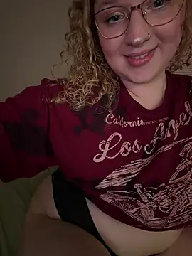 EmmieRae - Keep my pussy nice and wetttttt 🥵💦😈🥰
