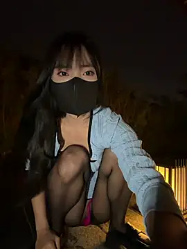 Xiao-Lin - 户外公园park脱内衣漏奶1分钟