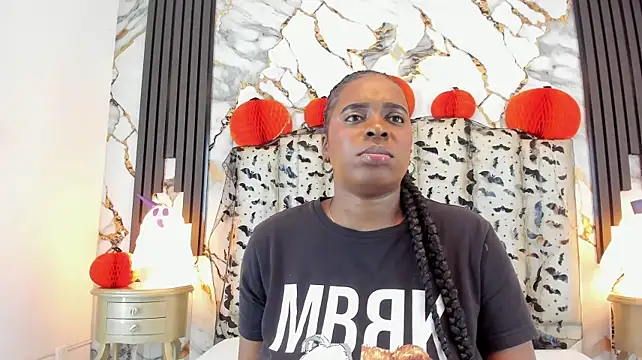 AlanniLane - SHAK YOUR BOOBS🎃