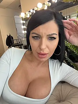 ReynaMorel - Bend over and shake my ass 🔥