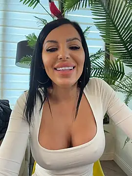 ReynaMorel - Bend over and shake my ass 🔥