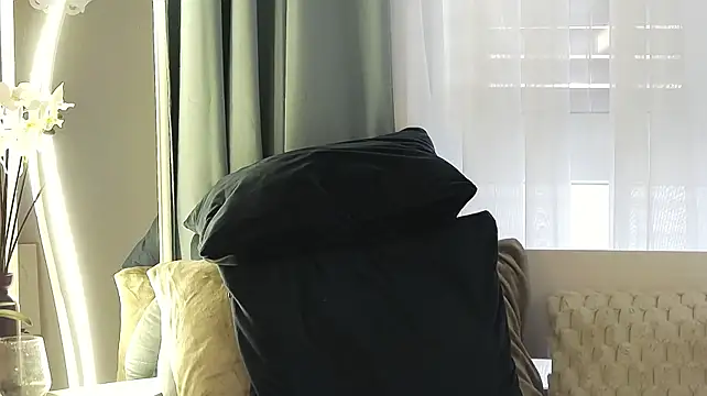 OrianaWade - teasing my clit